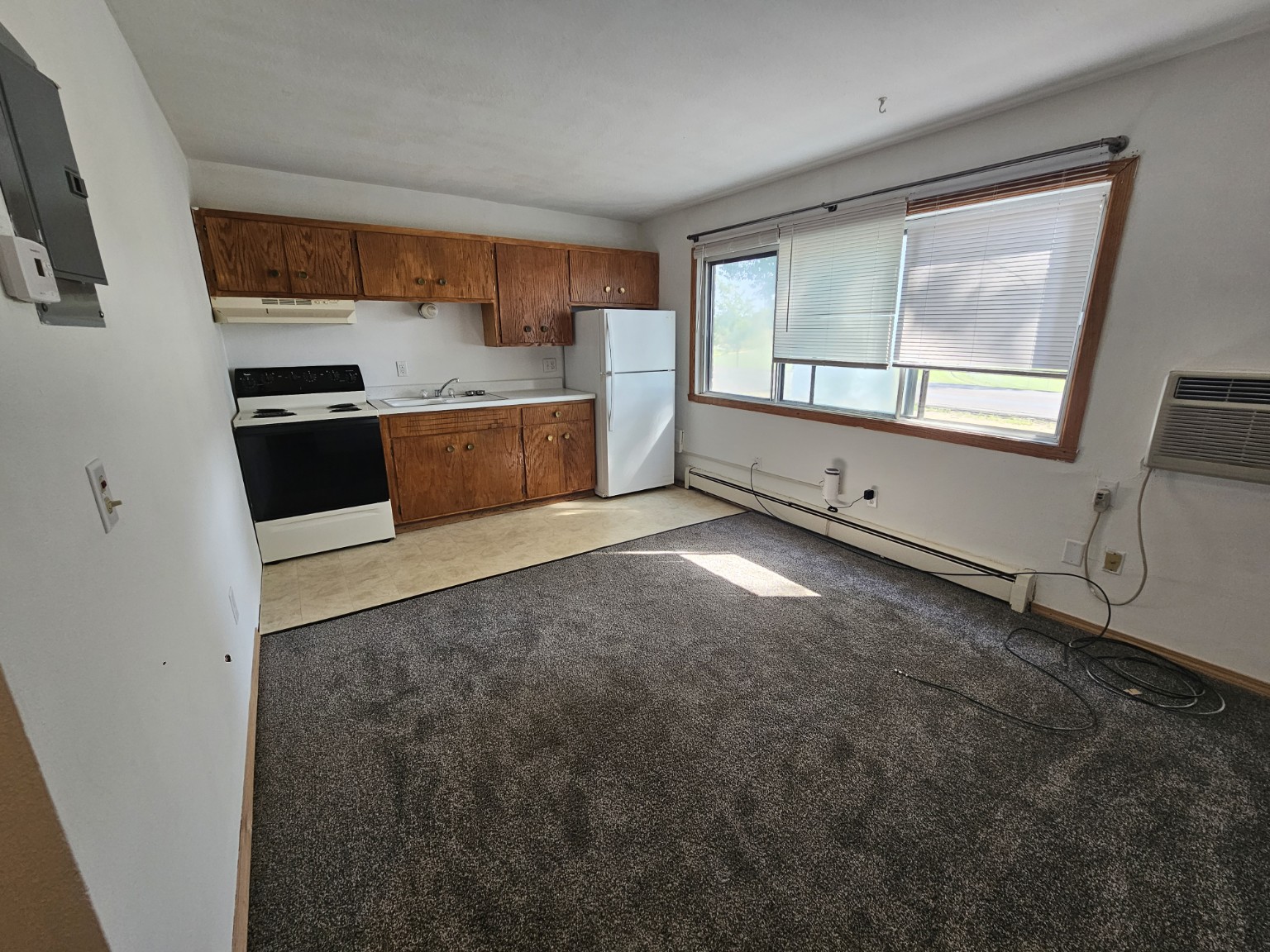 902 Oak efficiency apartment living area and kitchen