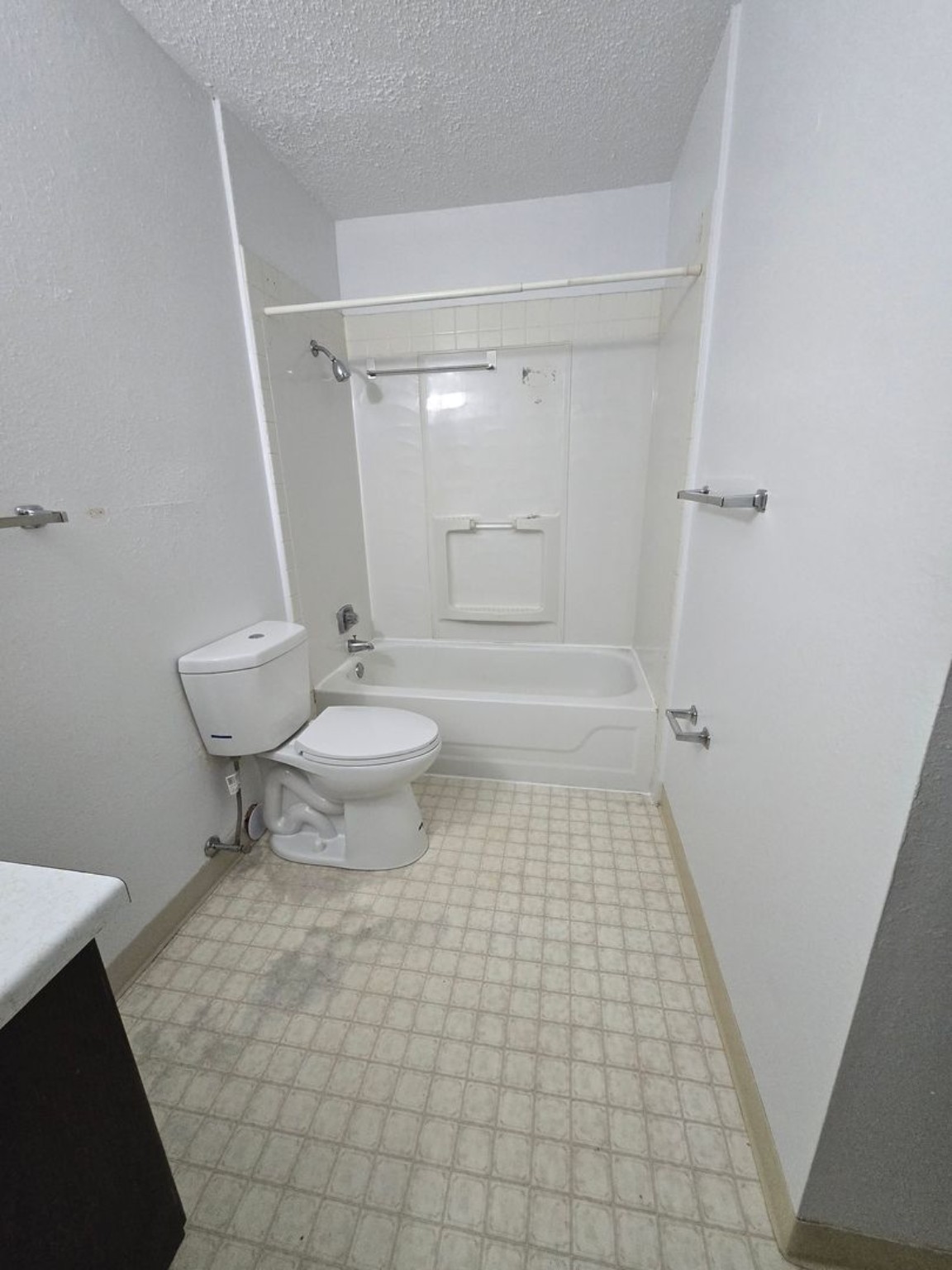 Courtwood one-bedroom apartment bathroom